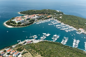 Yachtcharter Kroatien Istrien-Pula.jpg
