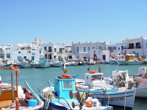 Grecia-Chárter-yates-Paros-Puerto-Naoussa