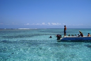 Union_Island_Dinghy_at_reef